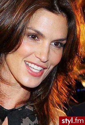 cindy crawford - Średnie Fryzury