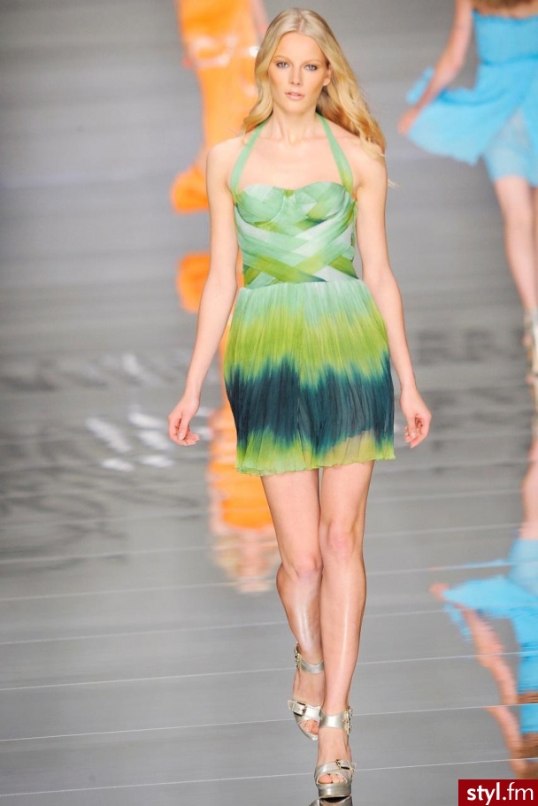 Sukienki Moda