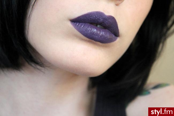 Illamasqua Lipstick - Kontrol - Wieczorowe Makijaże