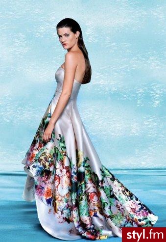 Sukienki Moda
