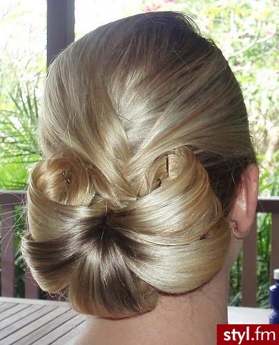 Wieczorowe Średnie Fryzury