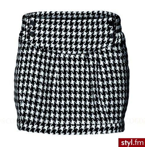 Spódnica - Amisu. Stylowa mini z nowej, jesienno-zimowej kolekcji Amisu. Dopasowana, w czarno-białą pepitkę. Z szeroką wstawką w pasie z guzikami po bokach. Fajna do koszulowej, dopasowanej bluzki i wysokich oficerek. Oddzielnie dokupić można do niej takż - Pozostałe Ciuchy Moda