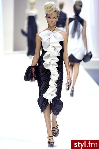 Moschino 2009
Któraś kreacja przypadła Wam do gustu ? - Pozostałe Ciuchy Moda