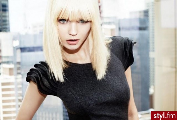 Blond Rozpuszczone Proste z grzywką Na co dzień Średnie Fryzury