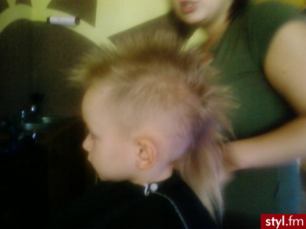 Kolejne foto  mego syna wczoraj był u fryzjera:)) - Punk Rock Alternatywne Średnie Fryzury