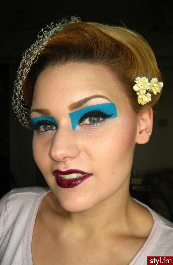 inspiracja. Lips:
MAC Media, Cyber lipsticks
NYX Marooned Mega shine gloss - Makijaże