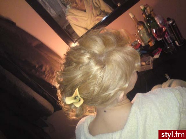 Blond Upięcie Kręcone Ślubne Średnie Fryzury
