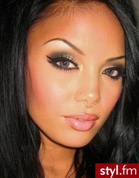 Który makijaż lepszy?. wybieramy smoky eyes! - Misz-masz