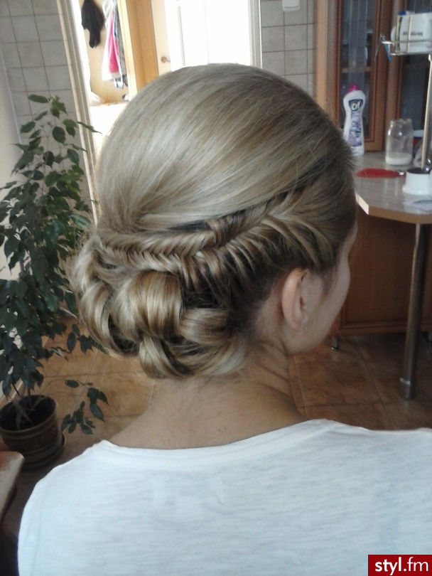 Blond Upięcie Proste Wieczorowe Średnie Fryzury