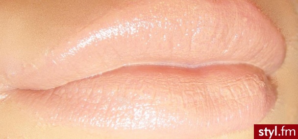 USTA USTA. Maybelline Color Sensational Lipstick - Choco Cream 715 - Makijaże