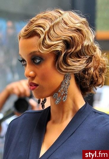 Tyra Banks - Wieczorowe Średnie Fryzury