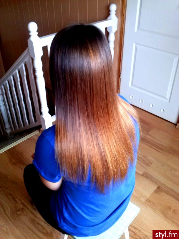 połączenie pięknego brązu u nasady z pozostałościami farby  na środku plus blondu na końcach ombre hair:P - Blond Rozpuszczone Proste Na co dzień Długie Fryzury