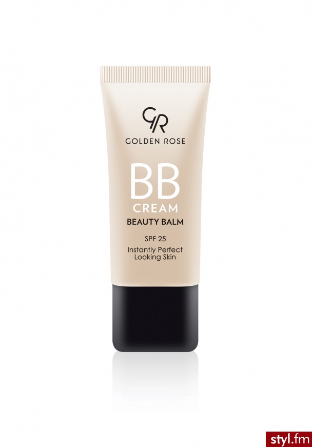 Ujednolicenie cery. W tym celu stosujemy delikatny BB CREAM BEAUTY BALM. Zawarty w kosmetyku filtr SPF 25 ochroni skórę przed negatywnym działaniem promieni słonecznych, ujednolici jej kolor i nada zdrowego blasku. - Makijaże