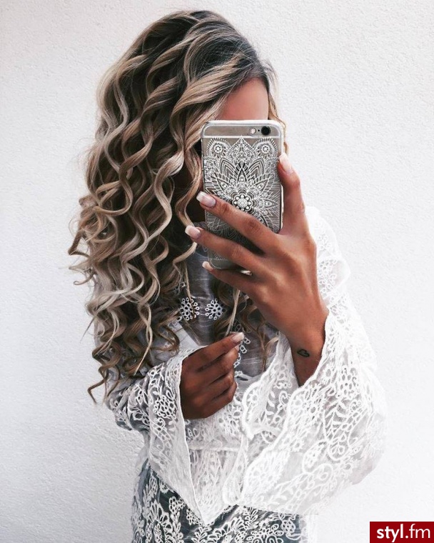 Blond Rozpuszczone Kręcone Na co dzień Długie Fryzury