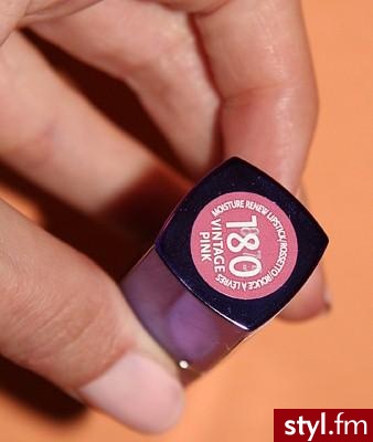 USTA USTA. Rimmel London Moisture Renew Lipstick - Vintage Pink (180) - Makijaże
