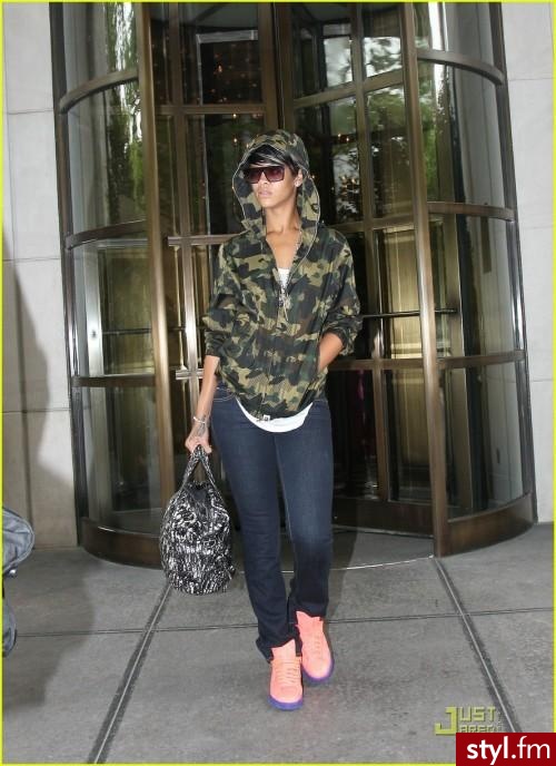 Rihanna - Moda uliczna Inne Moda