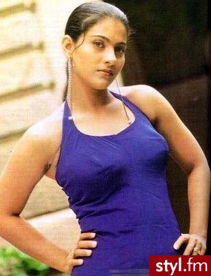 fryzura gwiazdy bollywood- Kajol to nic innego jak długie proste włosy spięte z tyłu w kucyk - Długie Fryzury