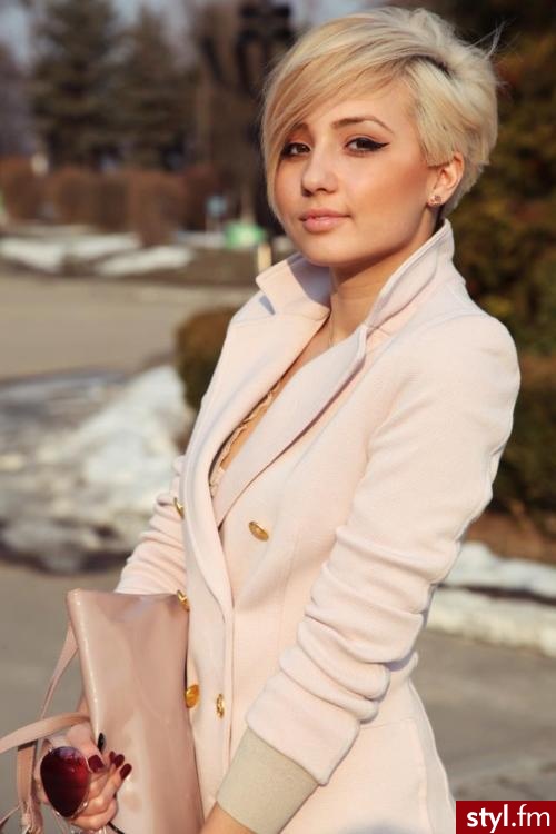 - Blond Rozpuszczone Proste Na co dzień Krótkie Fryzury