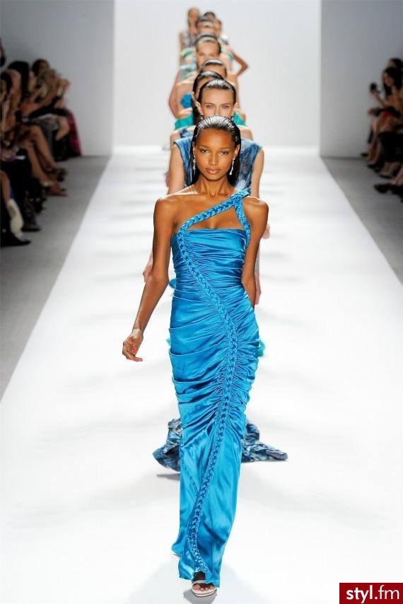 Sukienki Moda