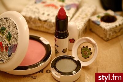 Kosmetyki firmy MAC, w Polsce dość drogie dostępne przez allegro i ebay - Makijaże