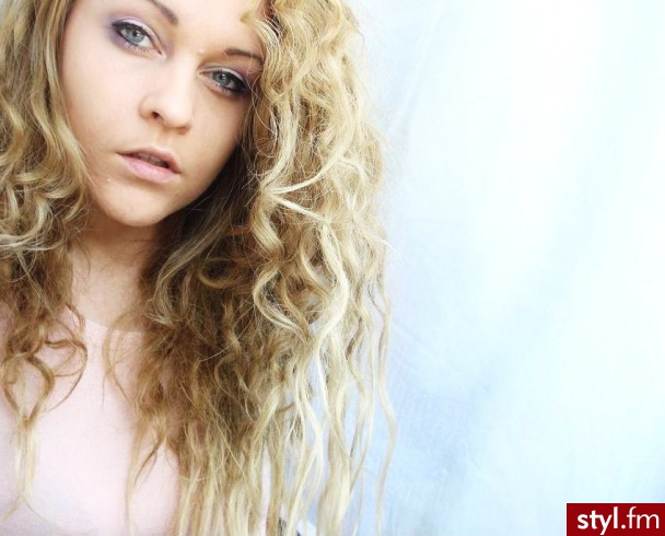 Blond Rozpuszczone Kręcone Na co dzień Długie Fryzury