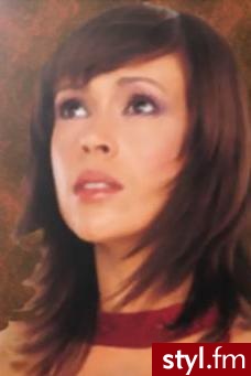 Fryzura Phoebe Halliwell z serialu Czarodziejki-Charmed ;). Śliczna fryzura! ;] - Średnie Fryzury