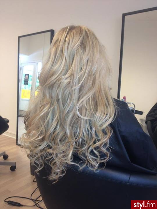 Blond Rozpuszczone Kręcone Na co dzień Długie Fryzury
