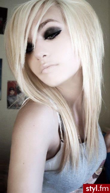 Blond Rozpuszczone Proste z grzywką Na co dzień Średnie Fryzury
