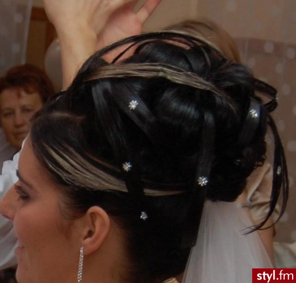 Ślubne Średnie Fryzury