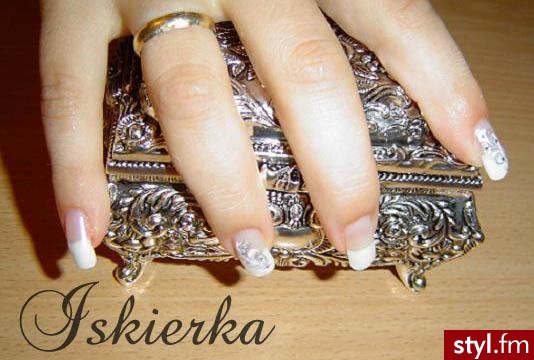 Autor: Iskierka srebrne delikatne kwiatki. Autor: <b>Iskierka</b><br /> - Paznokcie