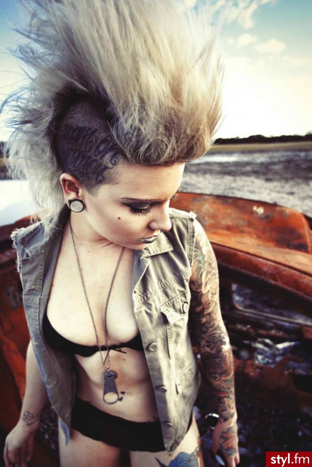 Blond Punk Rock Alternatywne Średnie Fryzury
