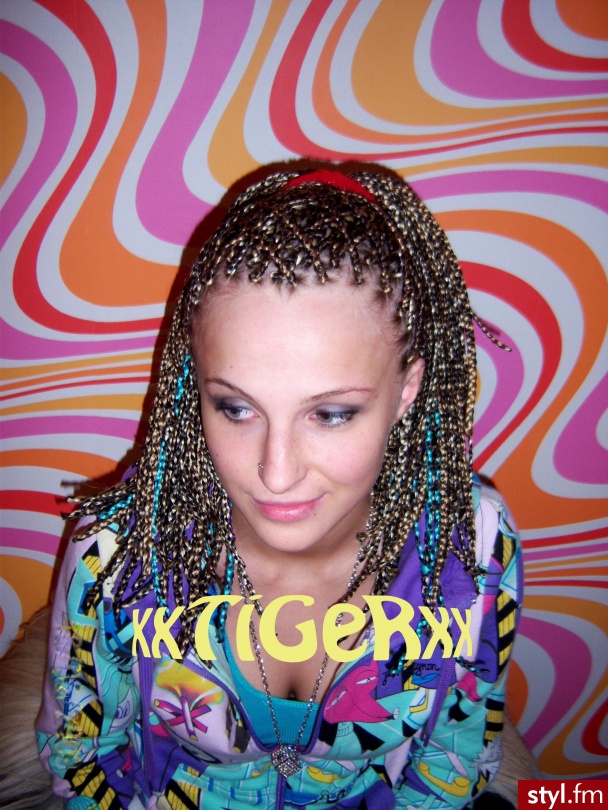 Witam fryzury które prezentuje są wykonane przeze mnie :) więcej informacji lub moich prac możecie sprawdzić na www.xxtigerxx.blog.onet.pl - Dredy Alternatywne Średnie Fryzury