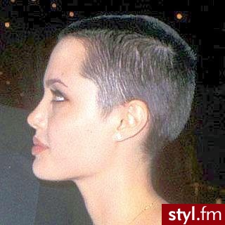 angelina. to jednak nie był montaż:)))) - Krótkie Fryzury