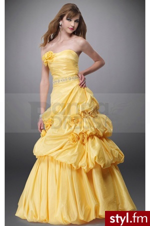 The chest with slight dipped neckline is asymmetrically pleated and decorated with rose-like ornaments, highlighting your dainty round bust. http://www.pandadress.com/enchanting-strapless-taffeta-quinceanera-dress-with-floral-ornaments-p-1385.html - Suknie ślubne Ślub Moda