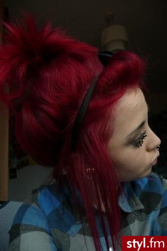 ;> - EMO Alternatywne Średnie Fryzury