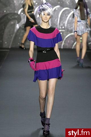 sukienka. Anna Sui
Jeżeli już jest proszę o link - Pozostałe Ciuchy Moda