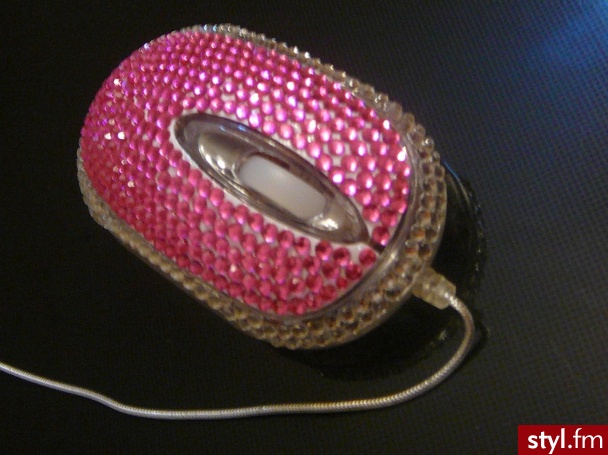Bling-Bling Mouse. Moja :) Optyczna myszka do laptopa... Bling-Bling od firmy TRUST :) Na żywo jest kolorystycznie trochę ciemniejsza i fajowo się mieni ;] Cena: Około 50 zł. - Gadżety Inne Moda