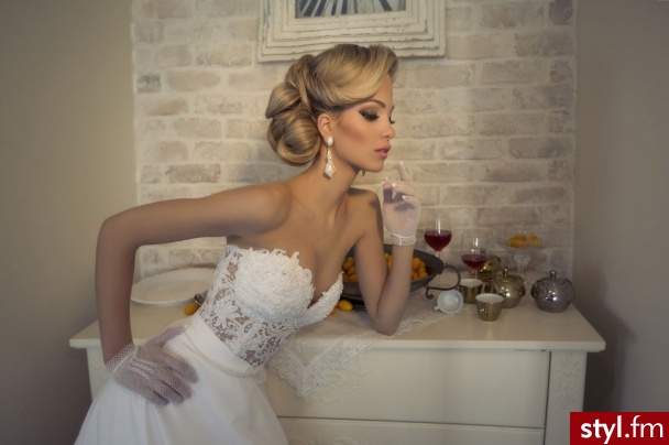Blond Kok Proste Ślubne Długie Fryzury