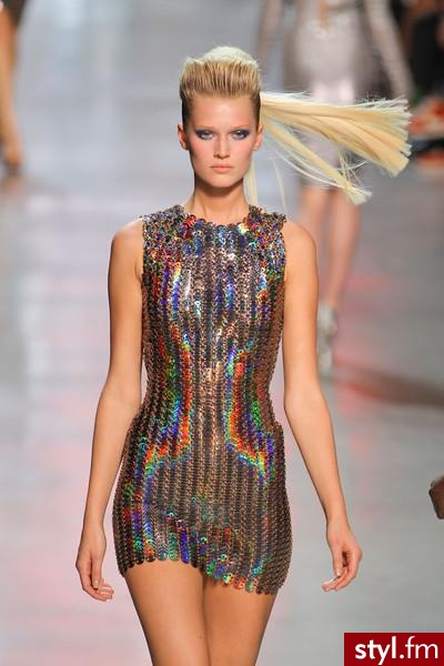 Sukienki Moda