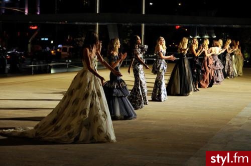 Sukienki Moda