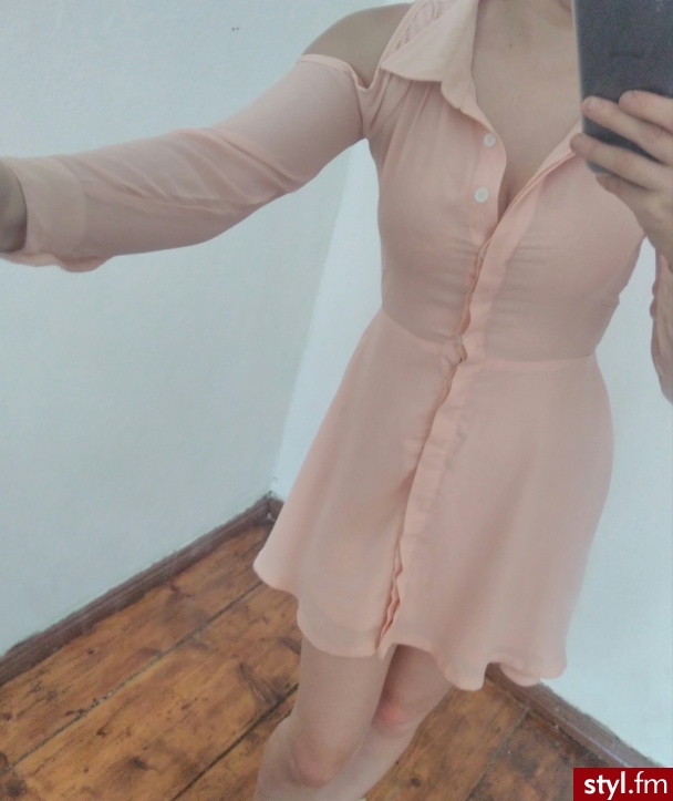 https://www.vinted.pl/damska-odziez/krotkie-sukienki/18462712-sukienka-koszula-xs-krotka-wyciecia-na-ramionach-missguided-nude-pudrowa-koszulowa - Dzienne Sukienki Moda