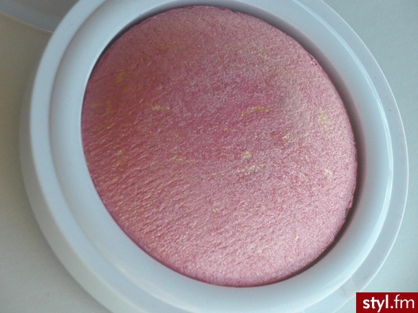 Hard Candy Crush Baked Blush - Living Doll - Makijaże