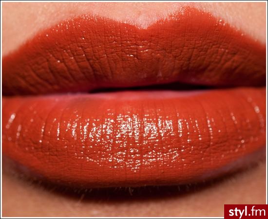 CoverGirl Bewitch Lip Perfection Lipcolor - Dzienne Makijaże