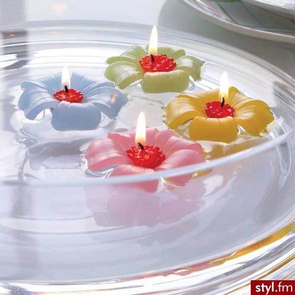 Niezwykłe, pływające świeczki - kwiaty :) Cena (4 sztuki): $14.95 - Pozostałe Dodatki Moda