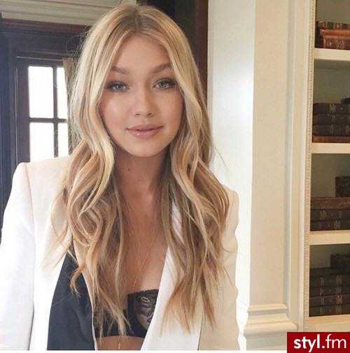 Blond Rozpuszczone Kręcone Na co dzień Długie Fryzury
