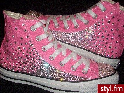 Nigdzie niedostępne trampki marki Converse stworzone przez znana projektantkę Pauline Clifford.
Pokryte ręcznie naklejanymi setkami oryginalnych kryształów Swarovsky - Pozostałe Buty Moda