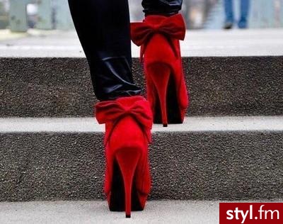 czerwone z kokarda - Szpilki Buty Moda