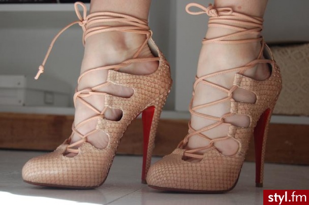 Jeżeli zdjęcie znajduje się już w galerii poproszę o link - Pozostałe Buty Moda