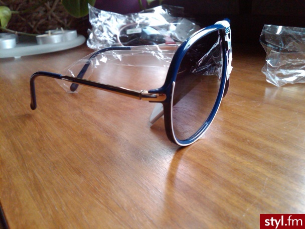 okulary unisex a la CARRERA. mam do sprzedania okulary unisex białe i granatowe. NOWE!!! - Misz-masz