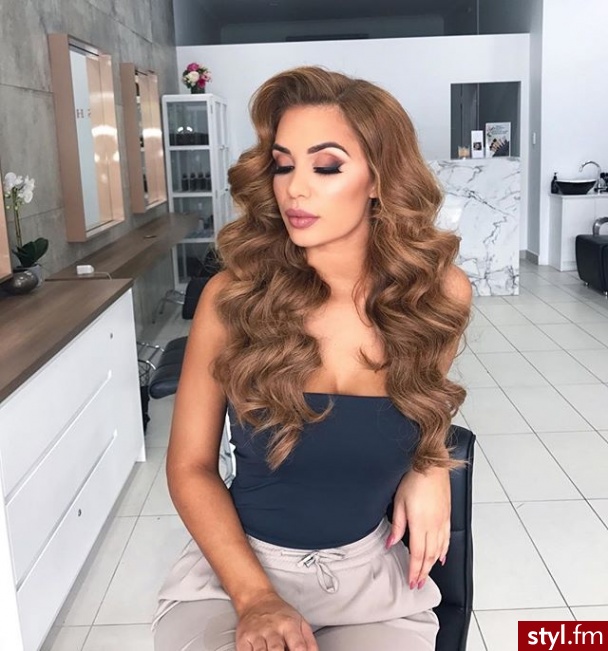 Blond Rozpuszczone Kręcone Wieczorowe Długie Fryzury